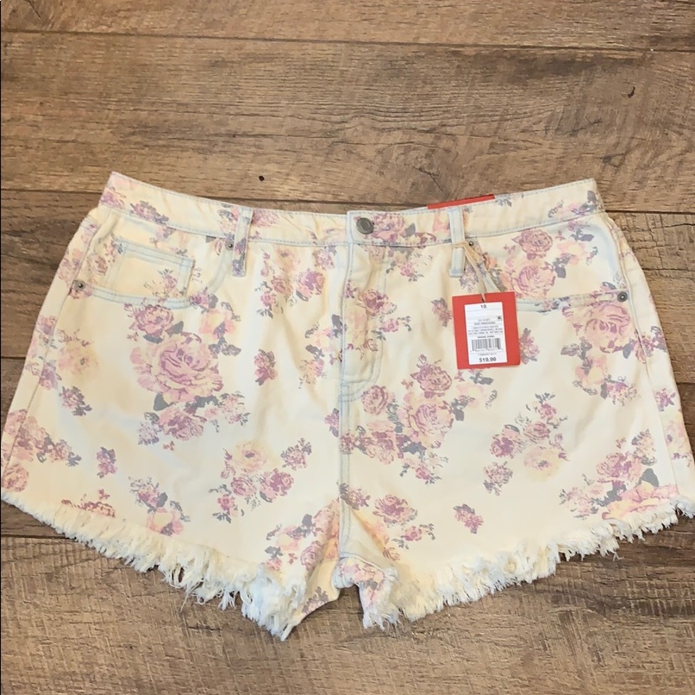 🦩🚨Mossimo Floral Denim Shorts🚨🦩